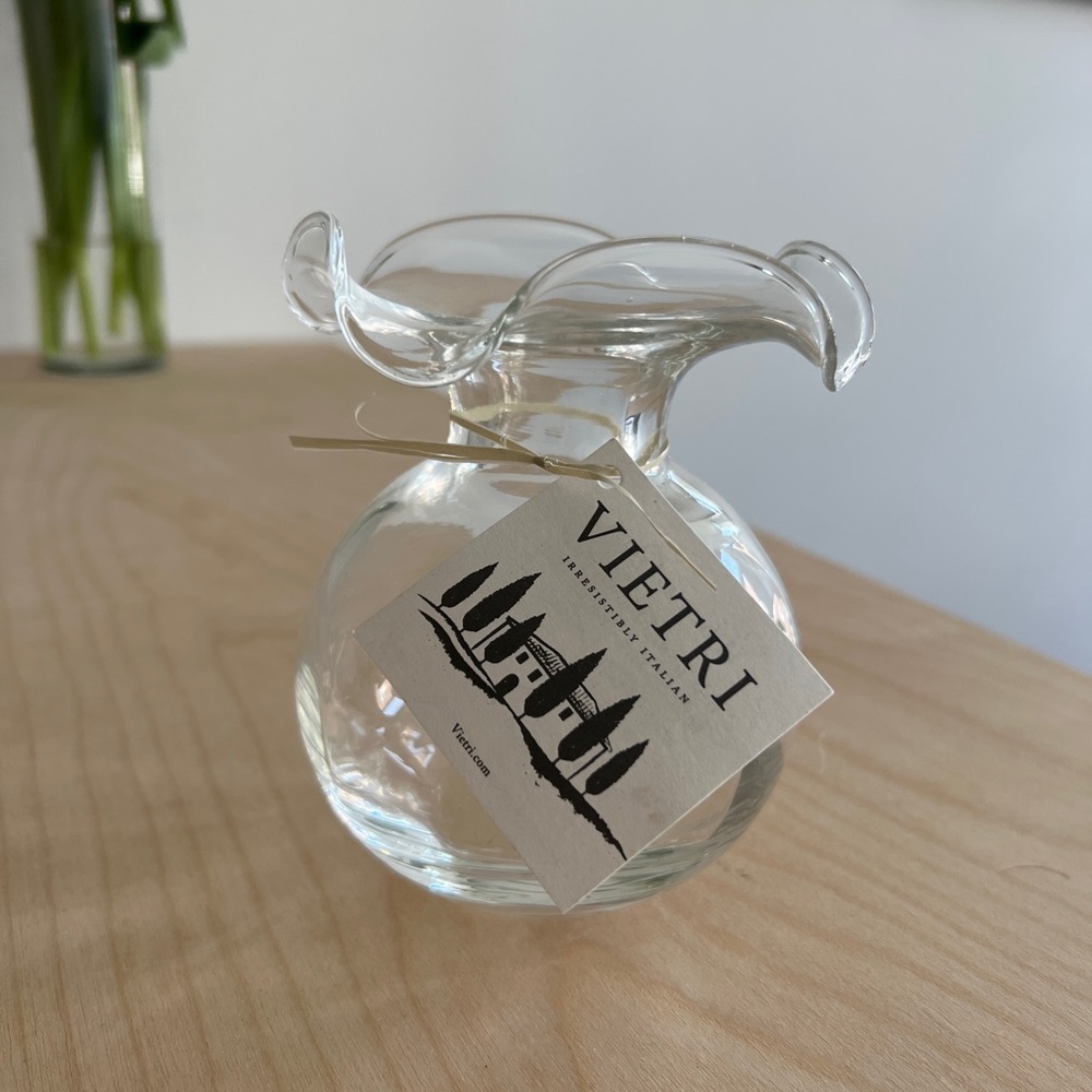 NWT Vietri hand blown glass bud vase